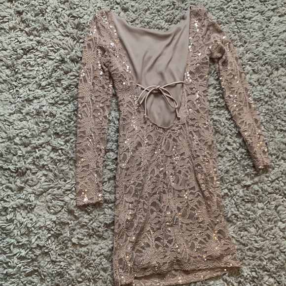 Sequence lace dress - Picture 2 of 4
